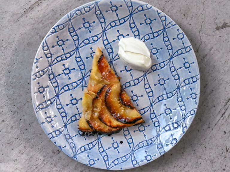 Schritt 5: Die Apfel-Tarte servieren. Schritt 5: Die Apfel-Tarte servieren.