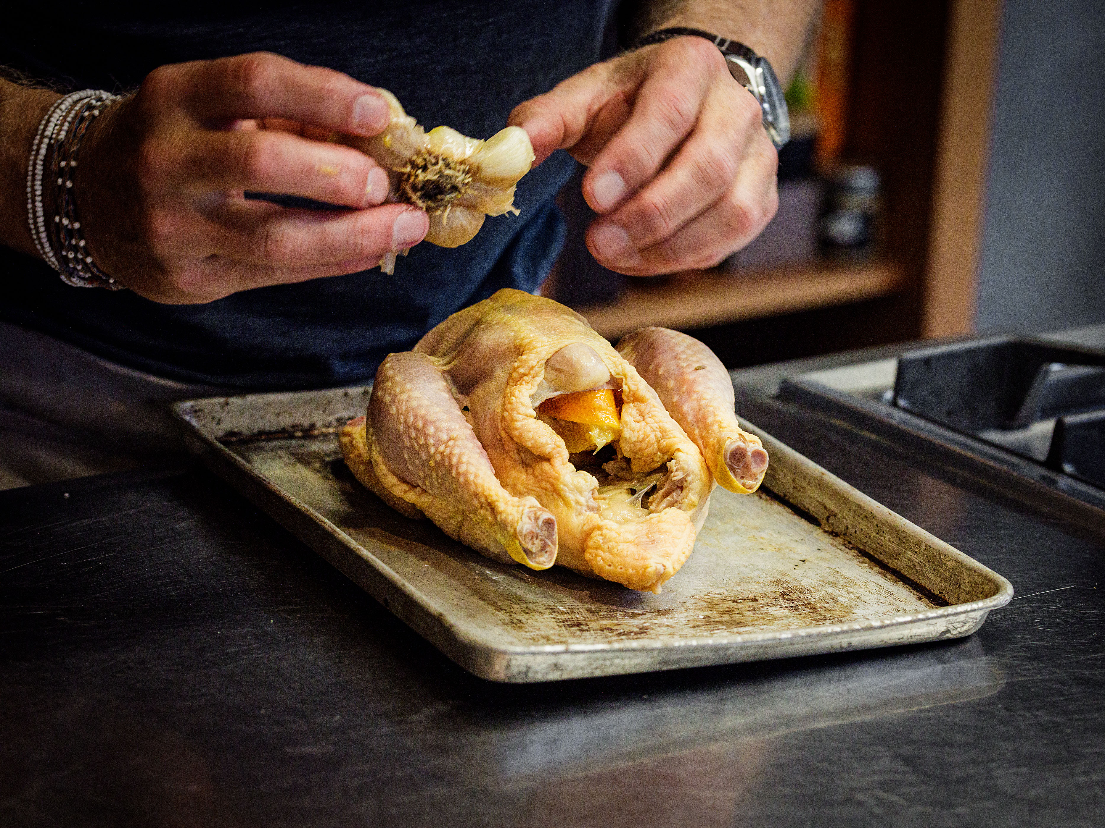 Schritt 4: Huhn für Orangen-mariniertes Huhn würzen und braten