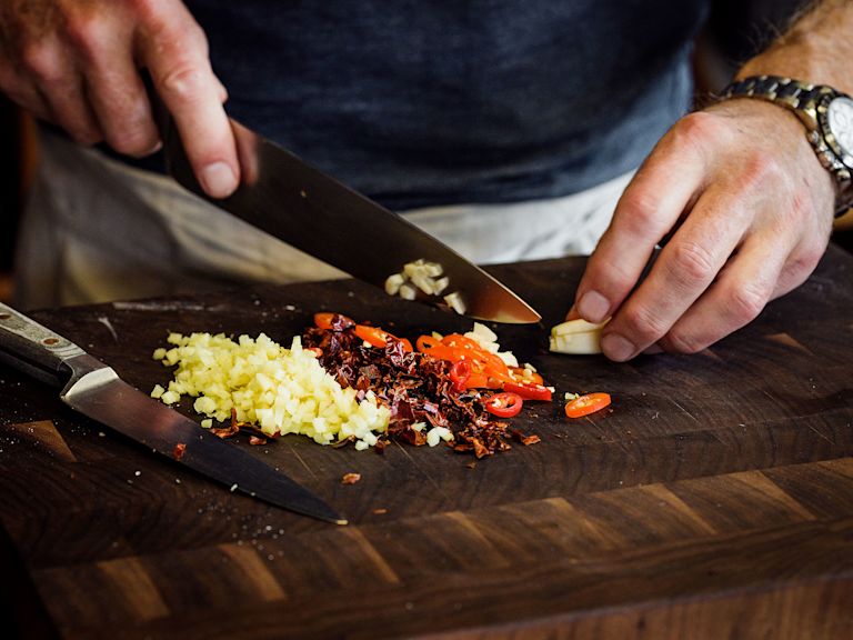 Schritt 4: Gemüse kleinhacken Schritt 4: Gemüse kleinhacken