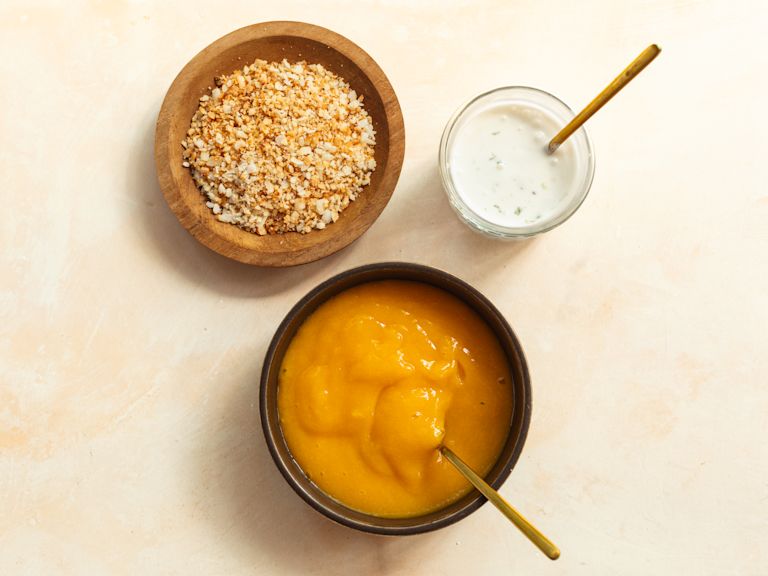 Schritt 2: Mango in einem Mixer fein pürieren Schritt 2: Mango in einem Mixer fein pürieren