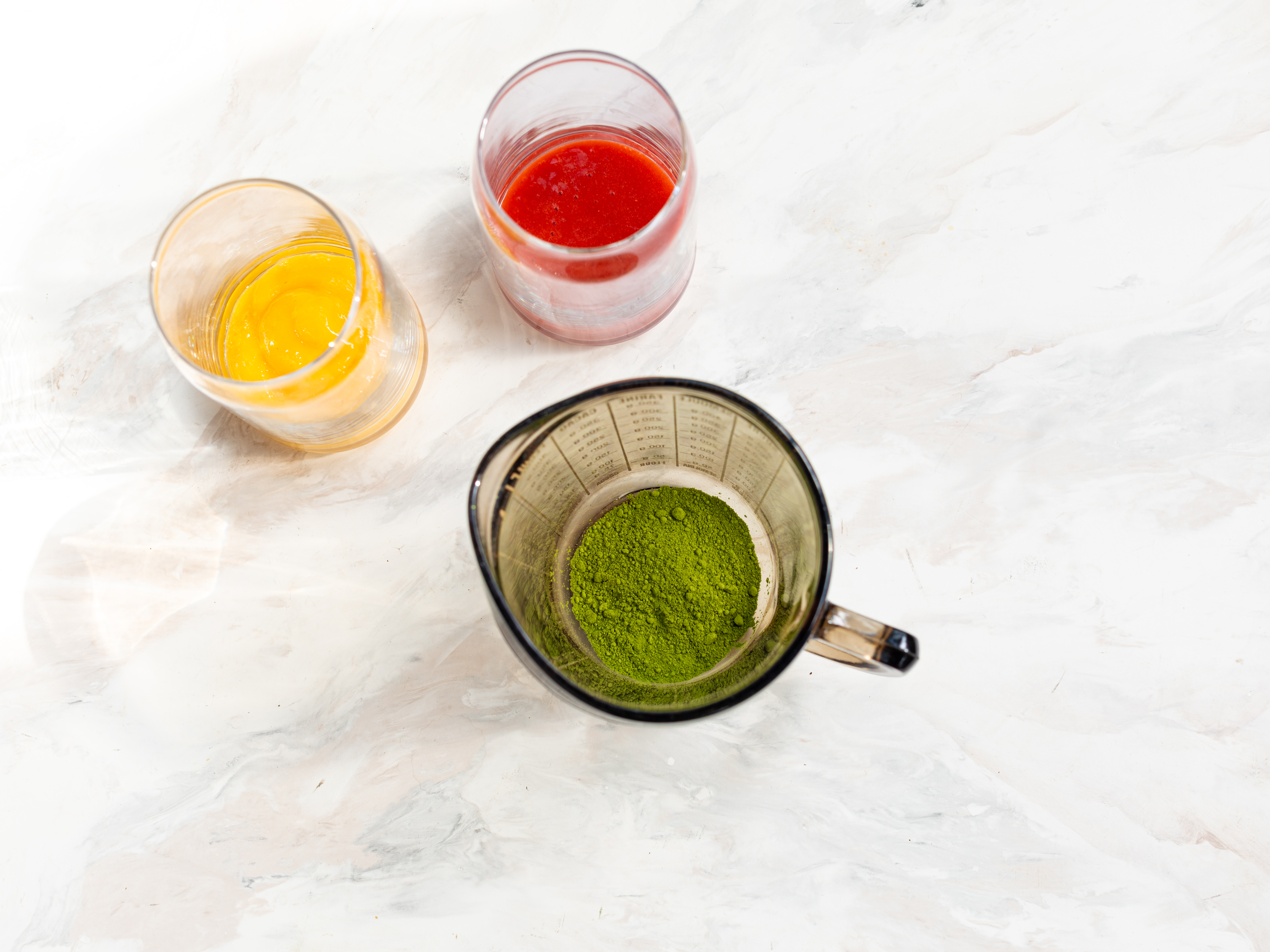 Schritt 2: Matcha für Mango-/Erdbeer Matcha Latte zubereiten  