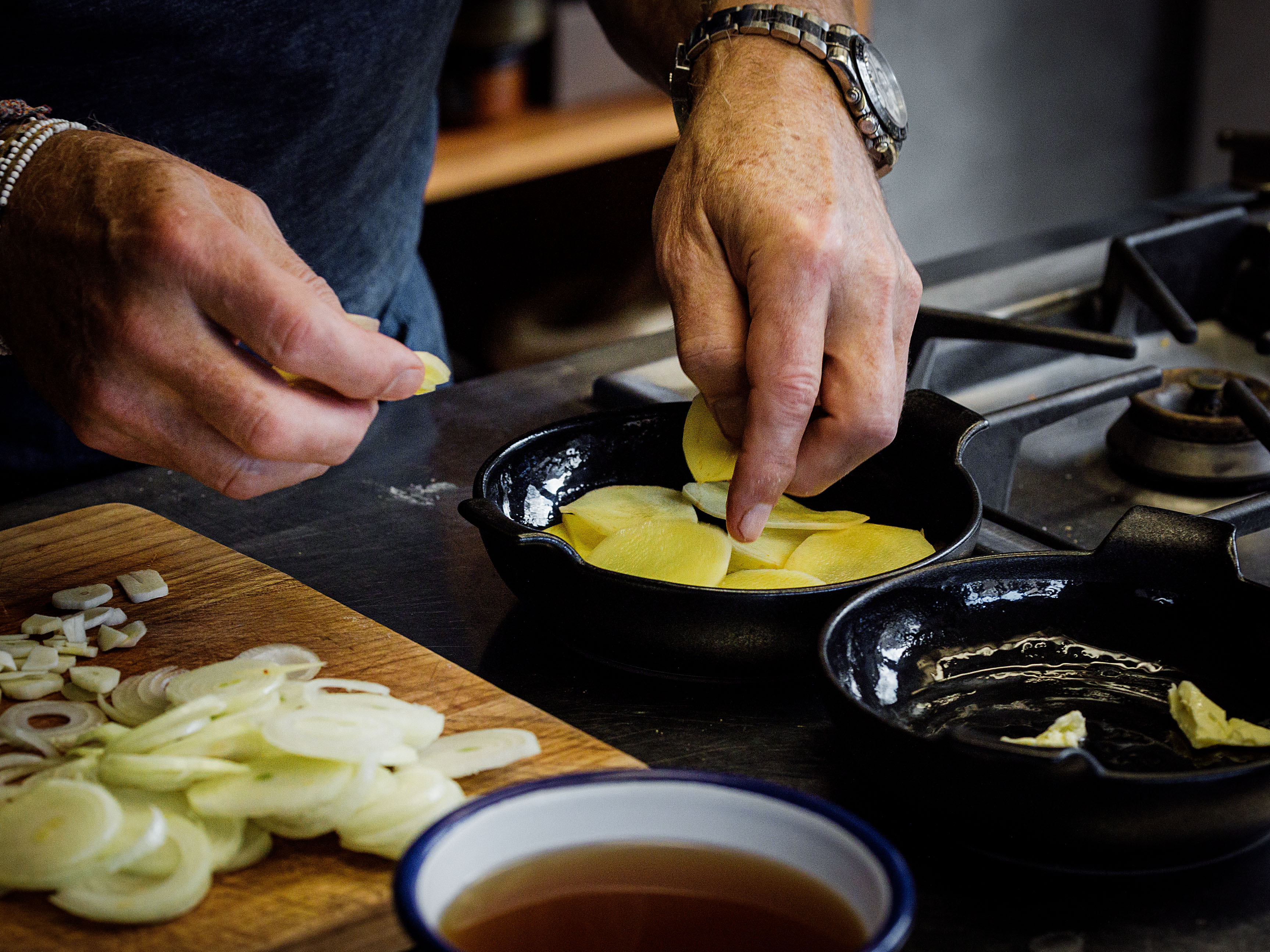 Schritt 1:  Kartoffeln für Kartoffelgratin Boulanger vorbereiten 
