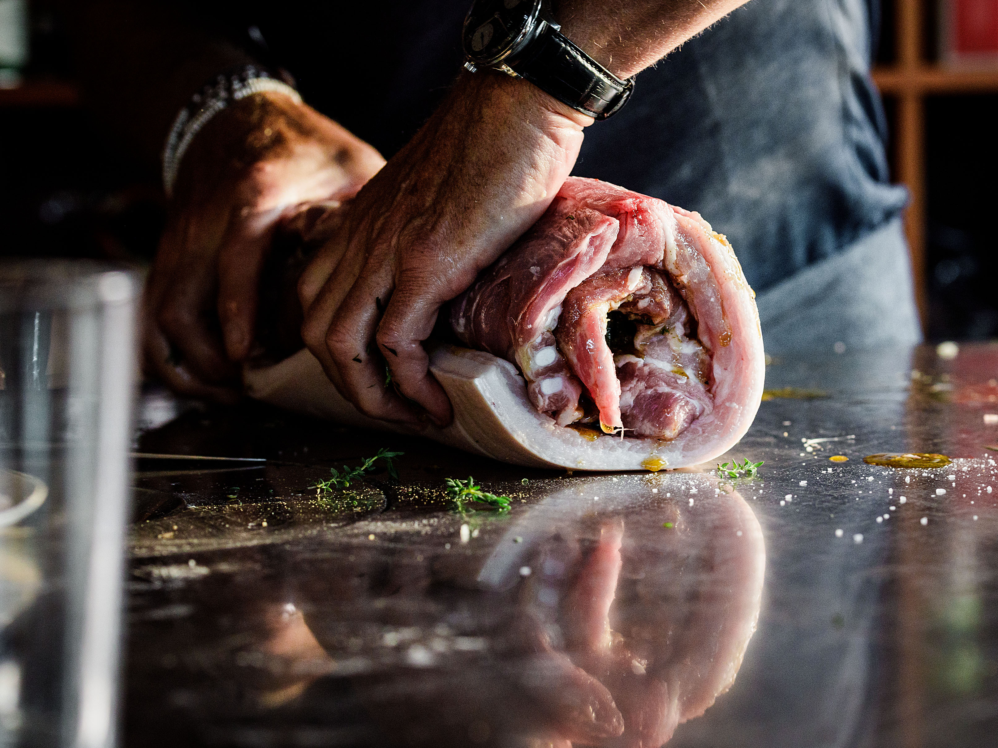 Schritt 3: Das Fleisch einklappen und einrollen