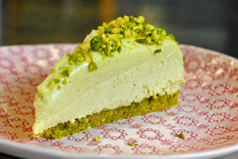 Schritt 5: Mit gehackten Pistazien bestreuen und servieren