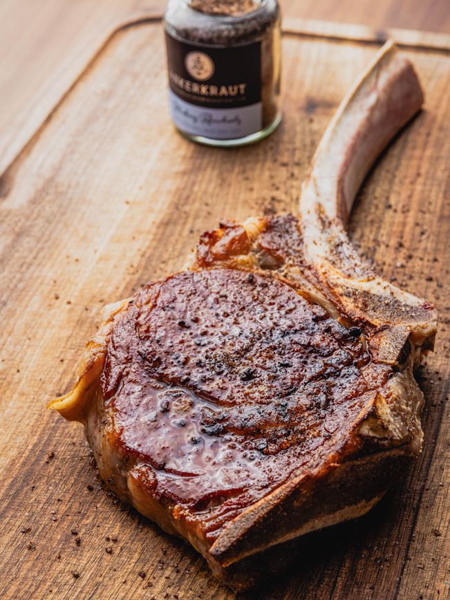 Tomahawk vom Grill „Reverse Sear“ mit Hickory Rauchsalz Rezept Tomahawk vom Grill „Reverse Sear“ mit Hickory Rauchsalz Rezept