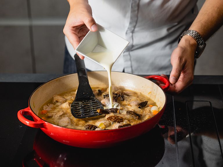 Schritt 2: Kalbsvoressen mit Morcheln köcheln & servieren Schritt 2: Kalbsvoressen mit Morcheln köcheln & servieren