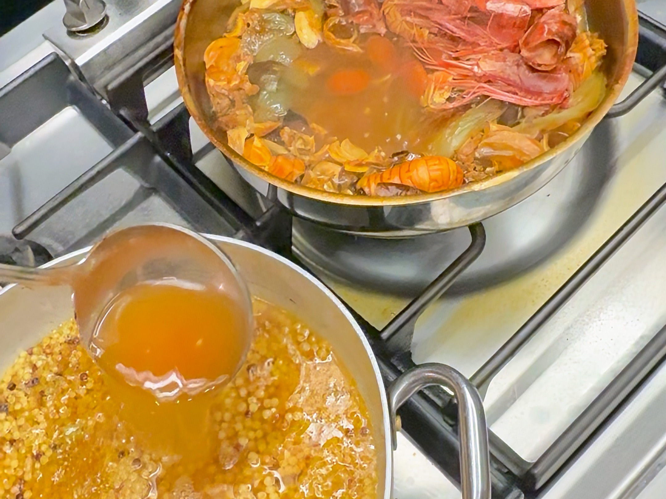 Schritt 2: Fregola mit Hummer-Bouillon kochen