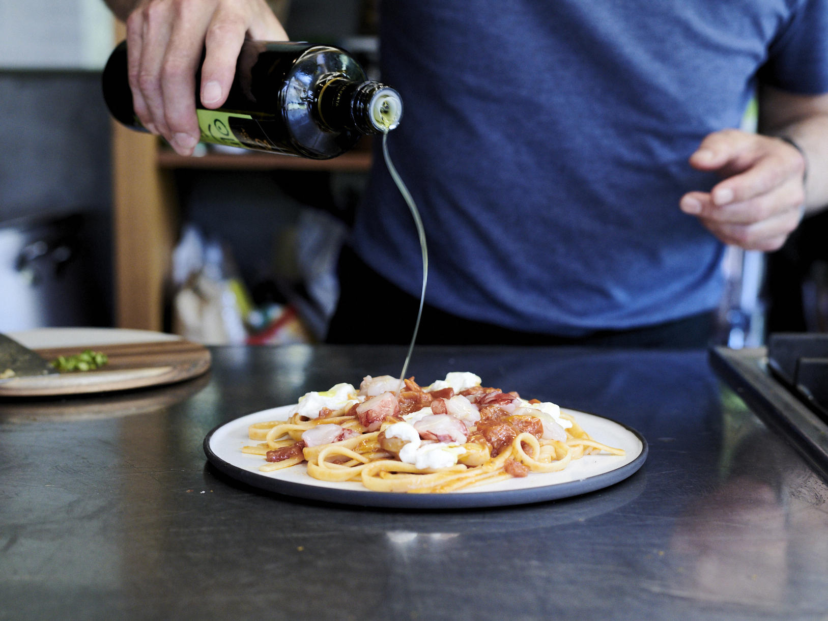 Schritt 5: Etwas Olivenöl und schwarzer Pfeffer darüber geben