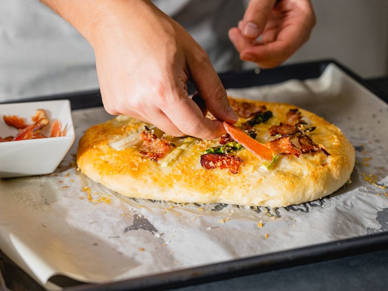 Schritt 2: Focaccia Primaverili belegen und backen Schritt 2: Focaccia Primaverili belegen und backen