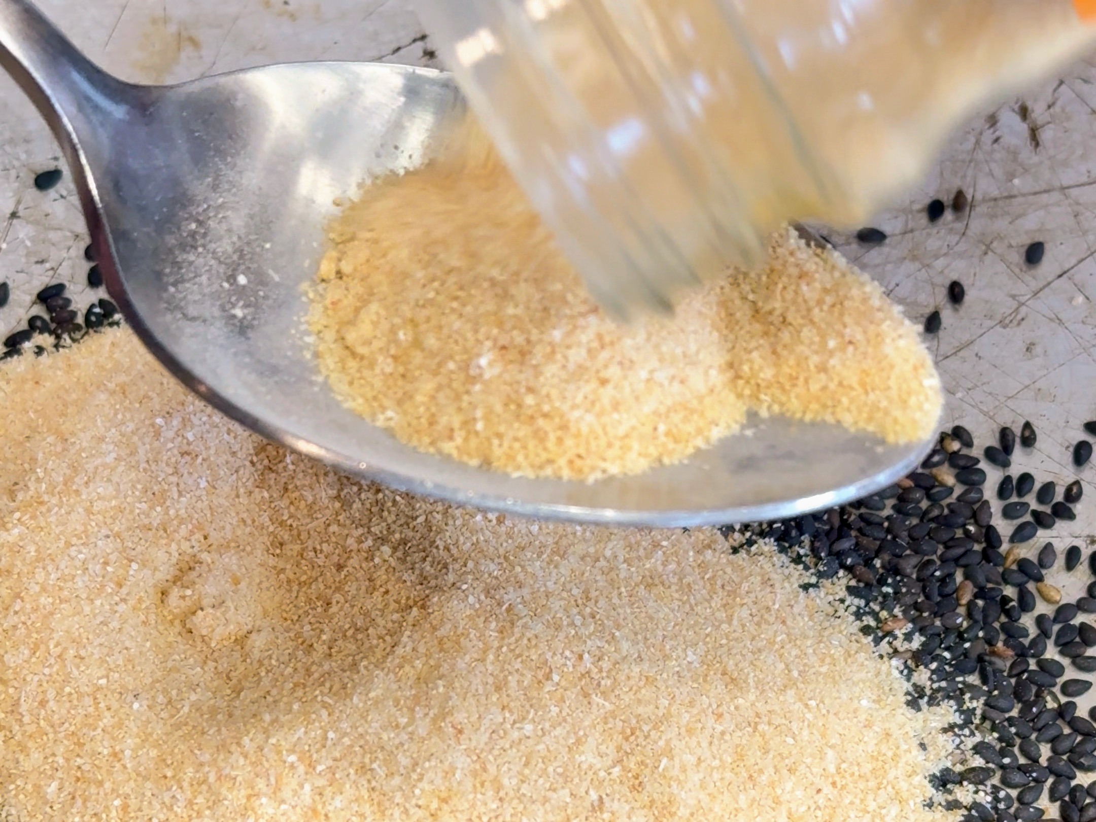 Schritt 1: Zubereitung von Salat-Gewürz 