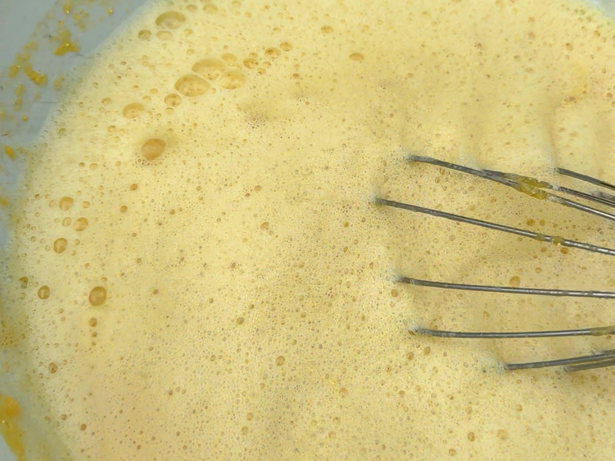 Schritt 1: Das Kichererbsenmehl mit dem Wasser gründlich verrühren