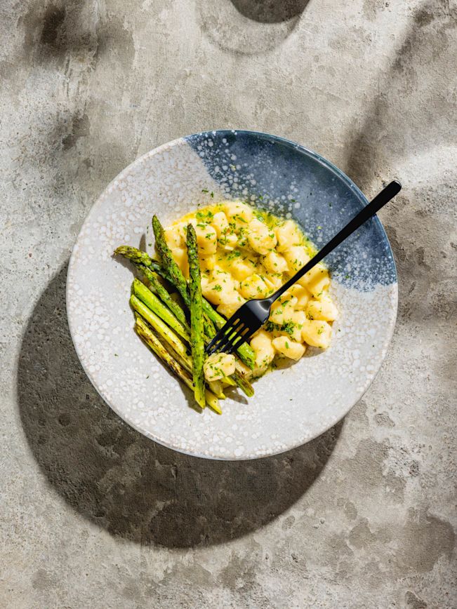Gnocchi mit Zitronen-Ingwer-Butter und geröstetem Spargel Rezept Gnocchi mit Zitronen-Ingwer-Butter und geröstetem Spargel Rezept