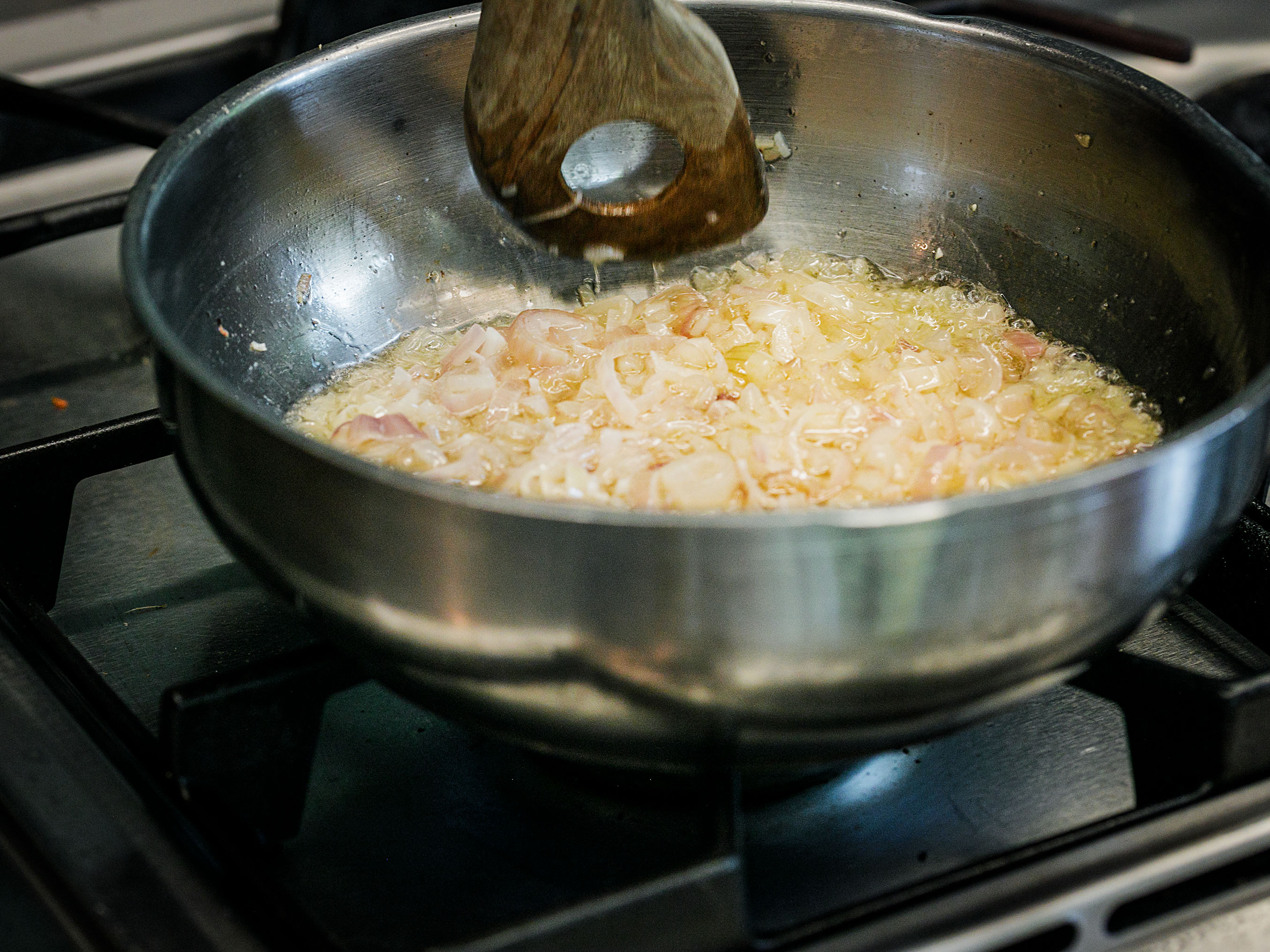 Schritt 1: Anbraten für die Suppen-Zauberkugel mit Gemüse
