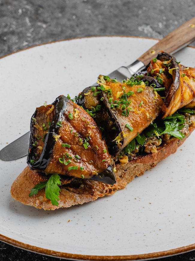 Bruschetta mit Baba Ganoush und grillierter Aubergine Rezept Bruschetta mit Baba Ganoush und grillierter Aubergine Rezept