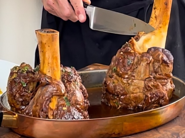 Schritt 3: Stinco di Vitello – ganze Kalbshaxe anrichten