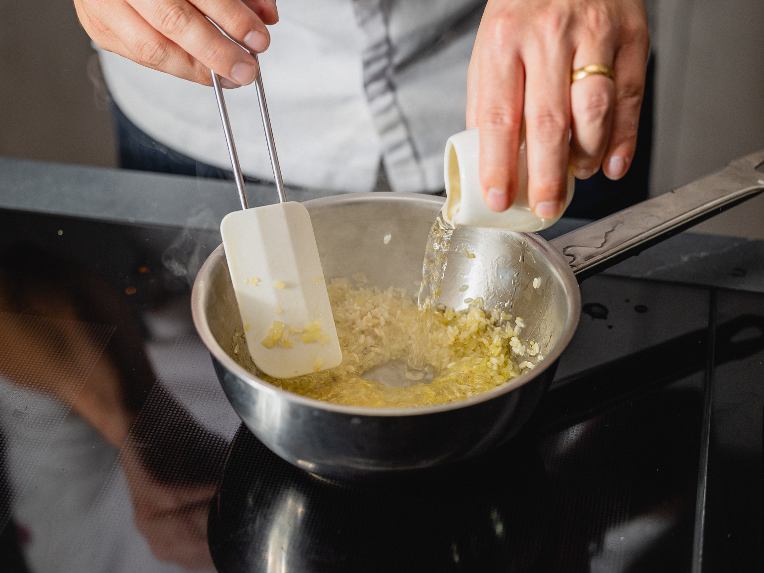 Schritt 2: Risotto mit Rauchlachs, Dill und Zitrone kochen & servieren