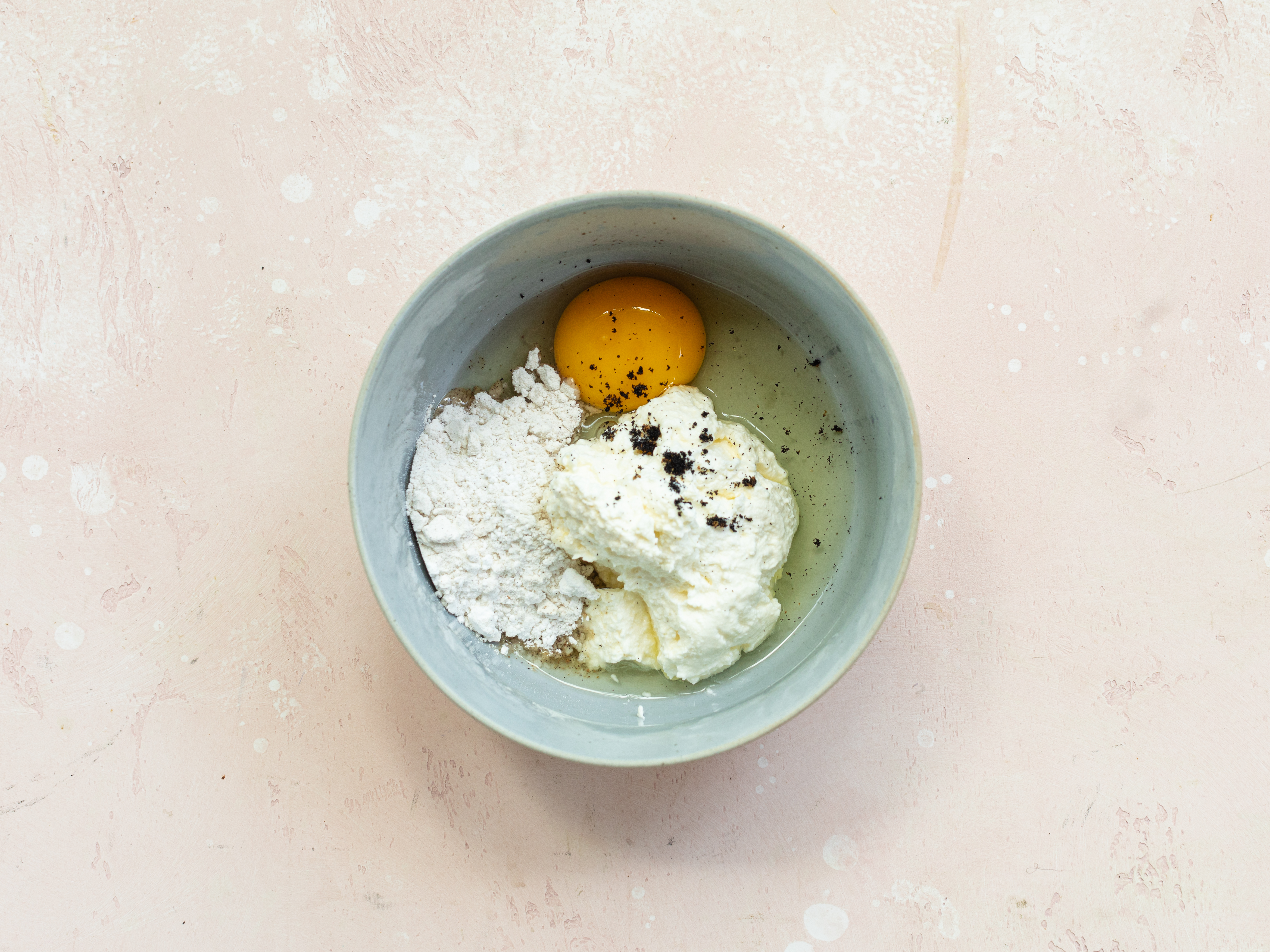 Schritt 2: Füllung für Blaubeer-Käsekuchen Muffins zubereiten  