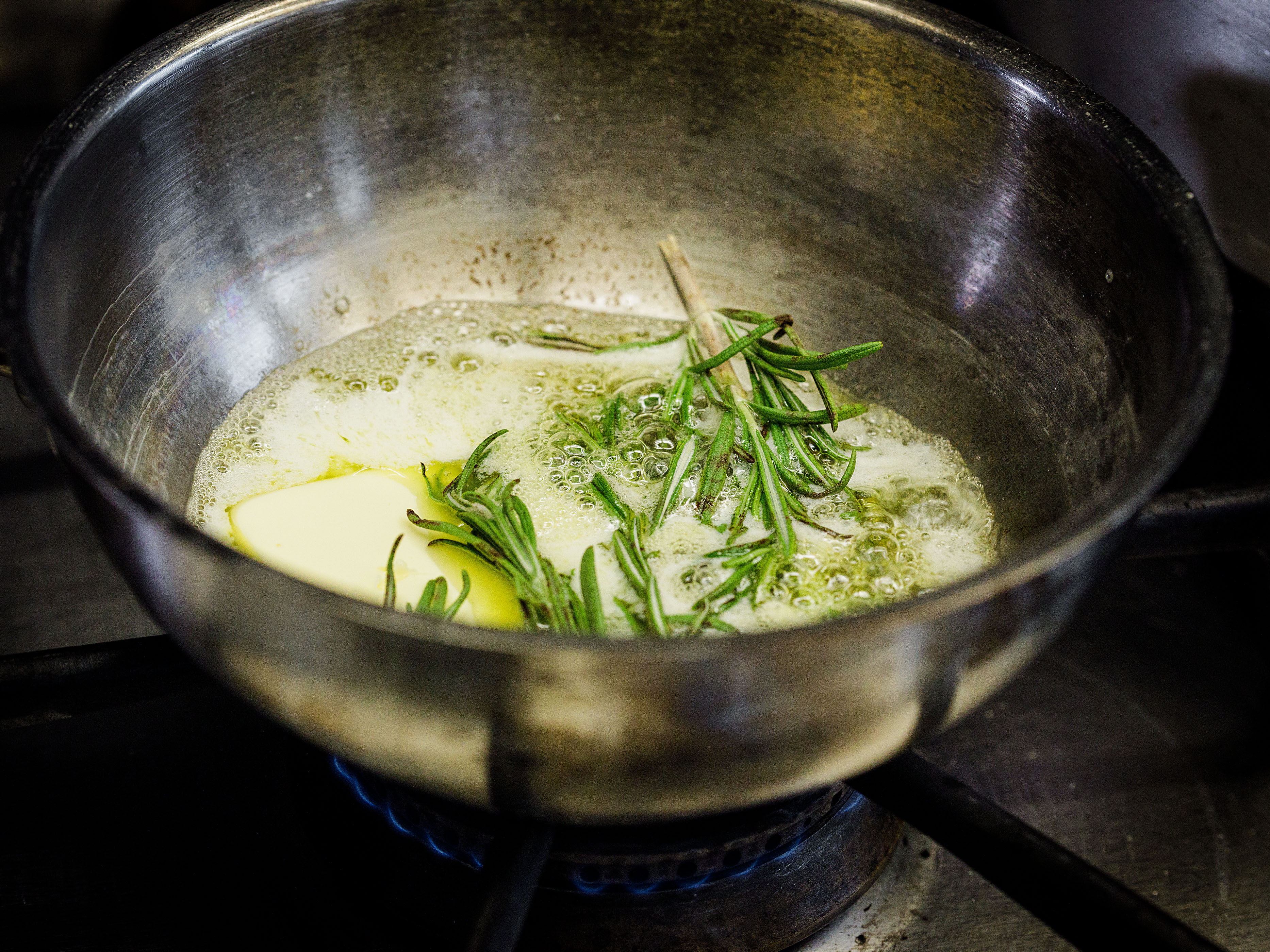 Schritt 3: Nussbutter zubereiten für Bramata mit Nussbutter zubereiten
