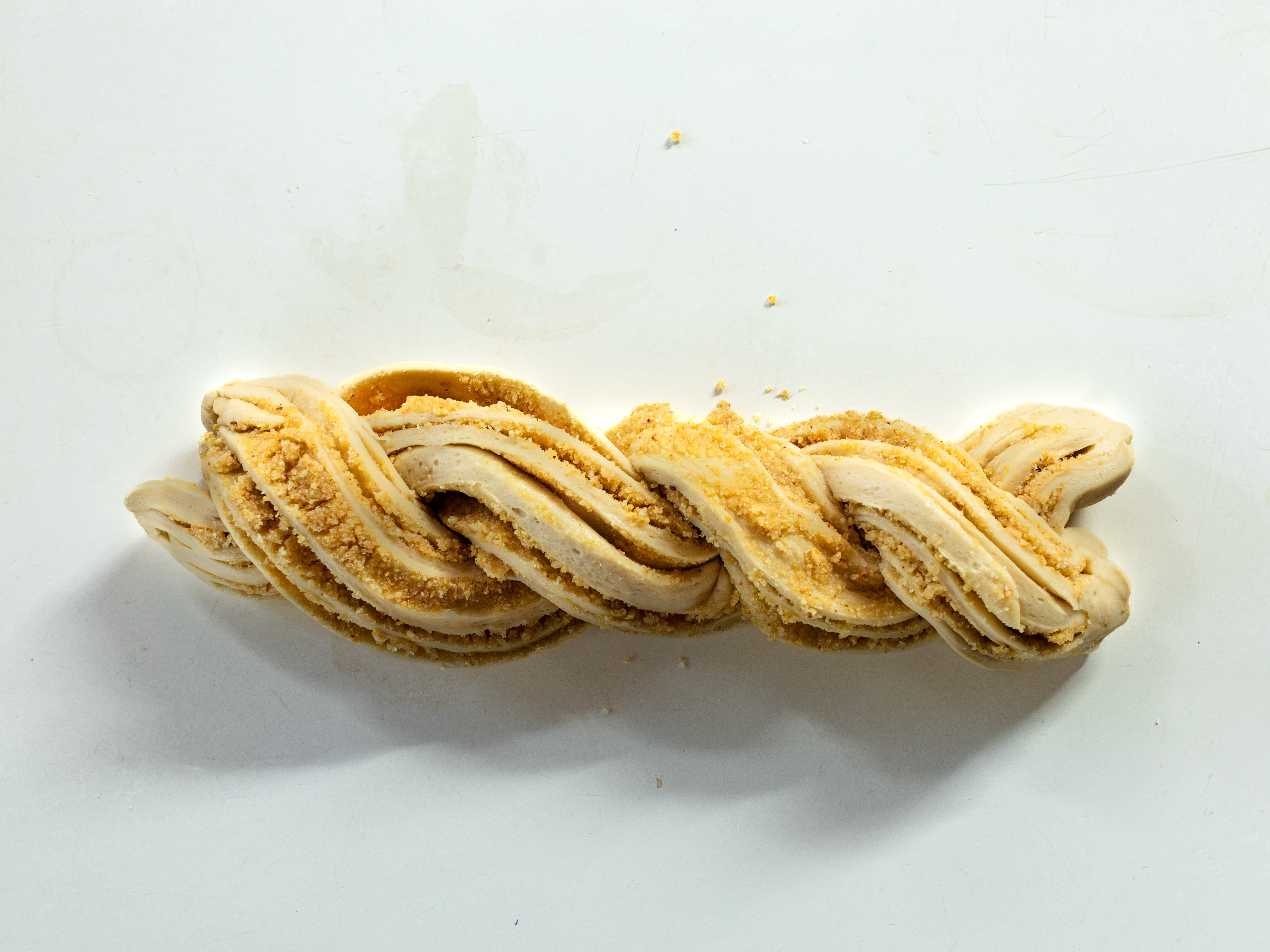 Schritt 5: Teig für Ananas-Kokos-Zopf ausrollen und füllen