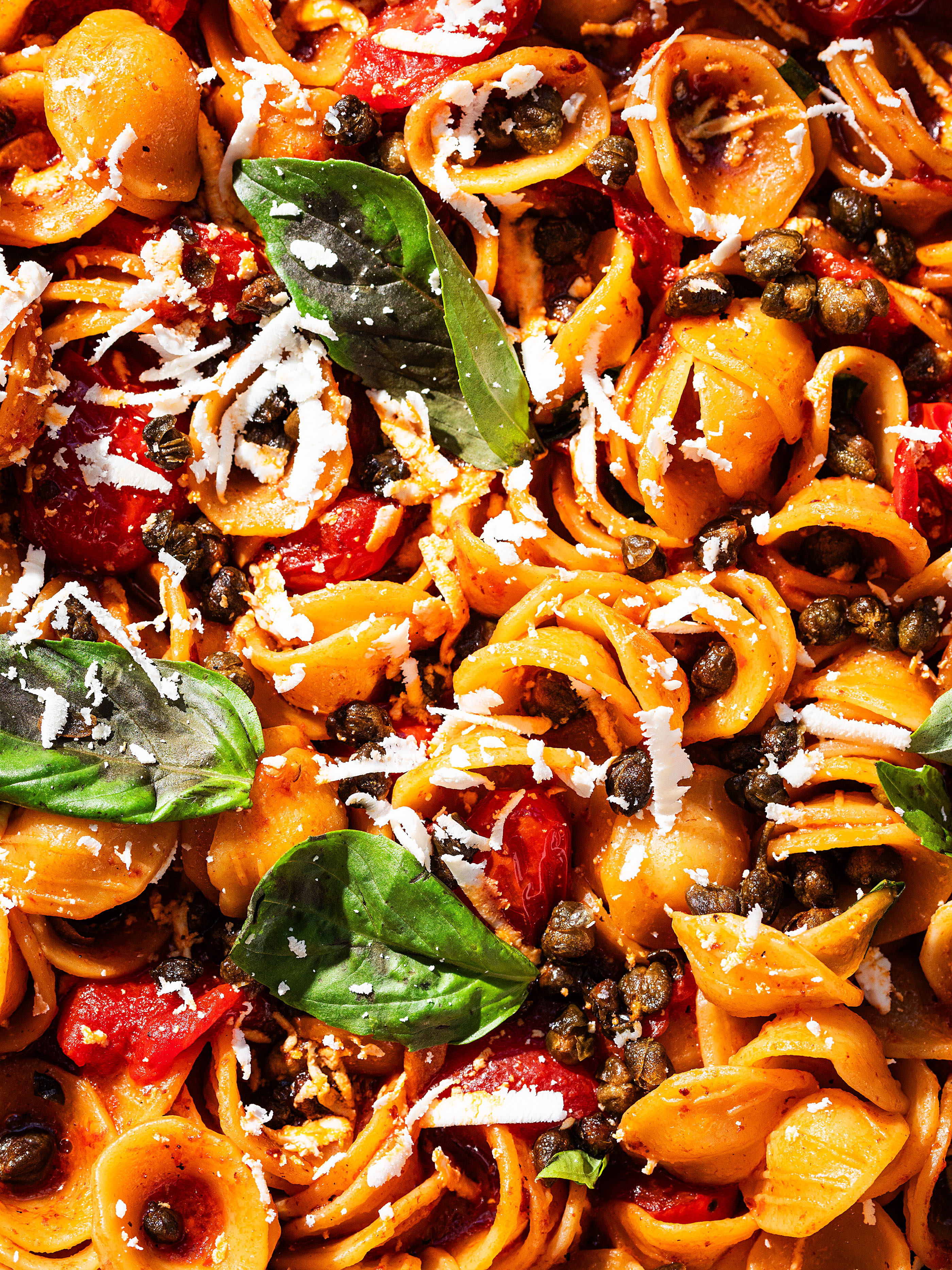 Orecchiette mit Datterini Tomaten, Chili, Kapern und Ricotta Salata Rezept