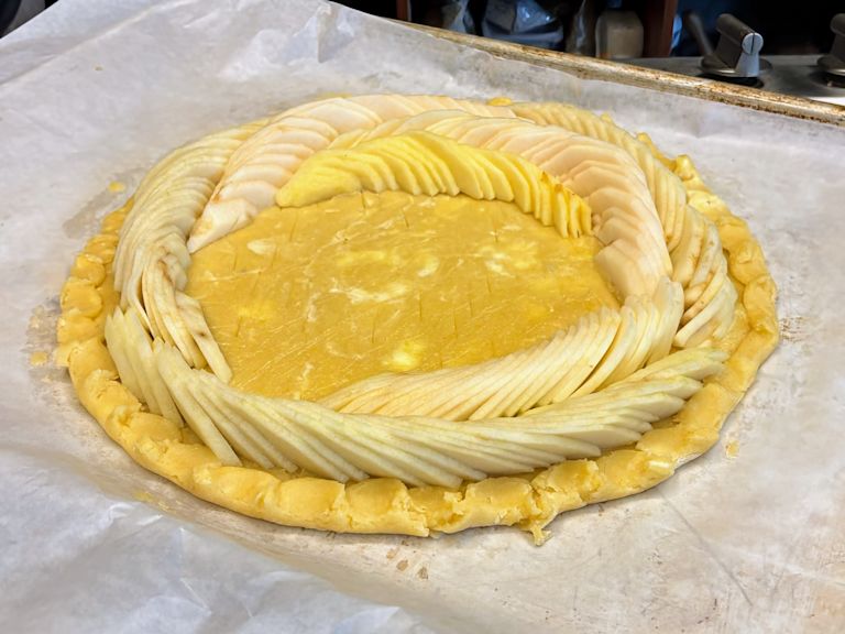 Schritt 2: Apfel-Scheiben für Fine Apple Tart anordnen und backen Schritt 2: Apfel-Scheiben für Fine Apple Tart anordnen und backen