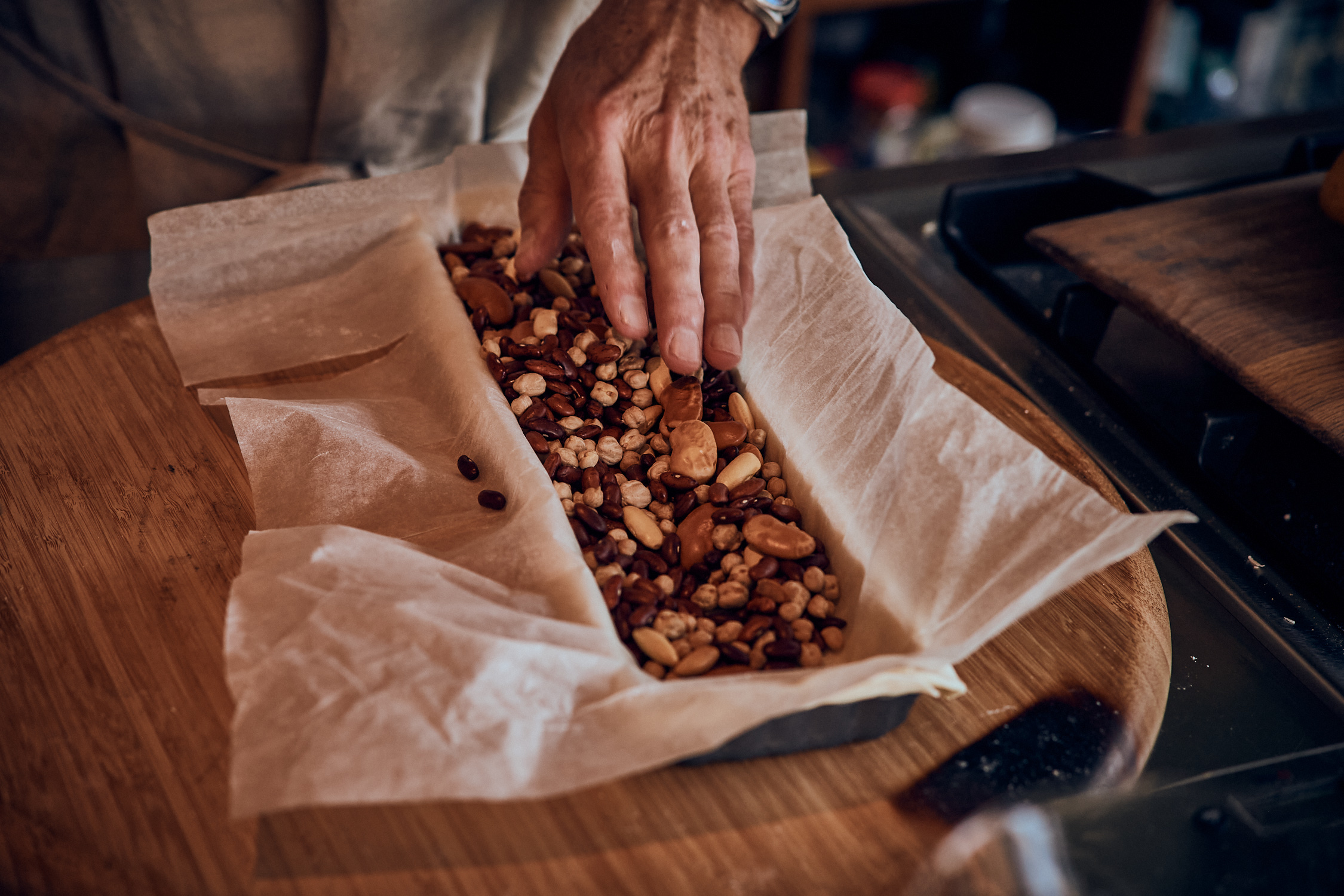 Schritt 1: Teig für Passionsfrucht-Tarte vorbereiten und blind backen 