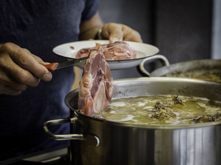 Schritt 2:  Rindsbouillon selbstgemacht ansetzen