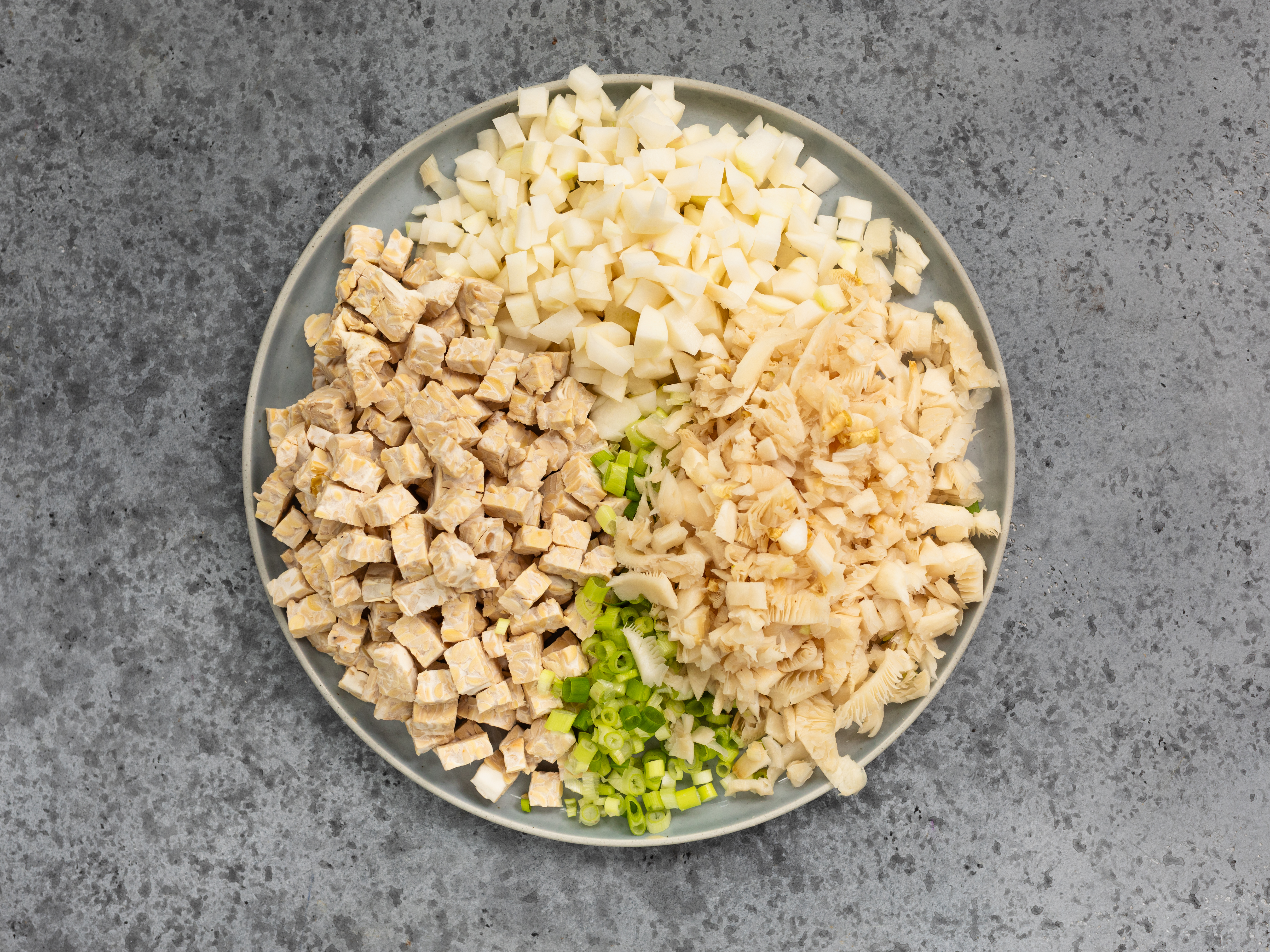 Schritt 2: Füllung für Salat Wraps mit Kohlrabi und Tempeh zubereiten 