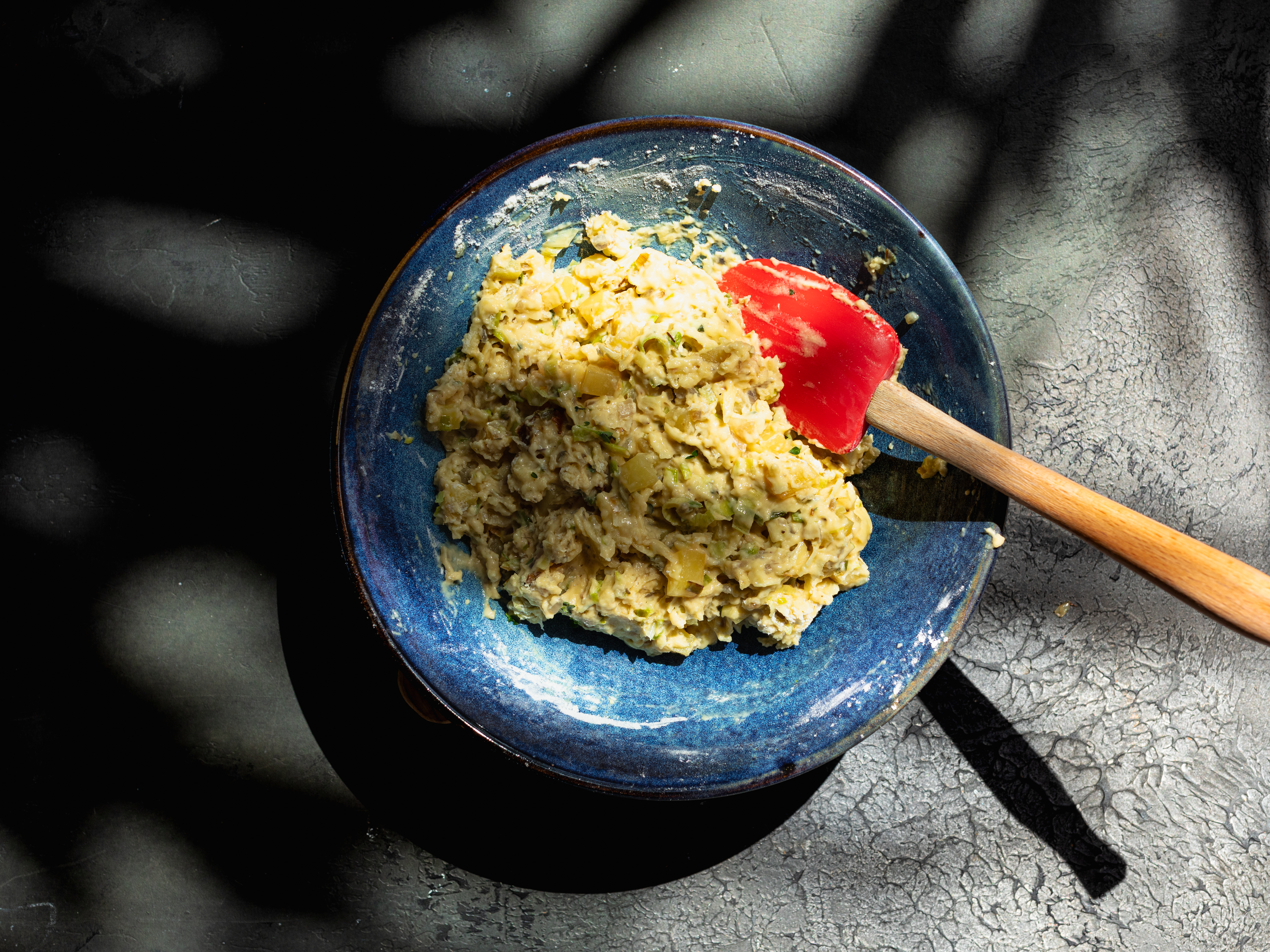 Schritt 3: Teig für Kartoffel-Lauch-Muffins zubereiten  