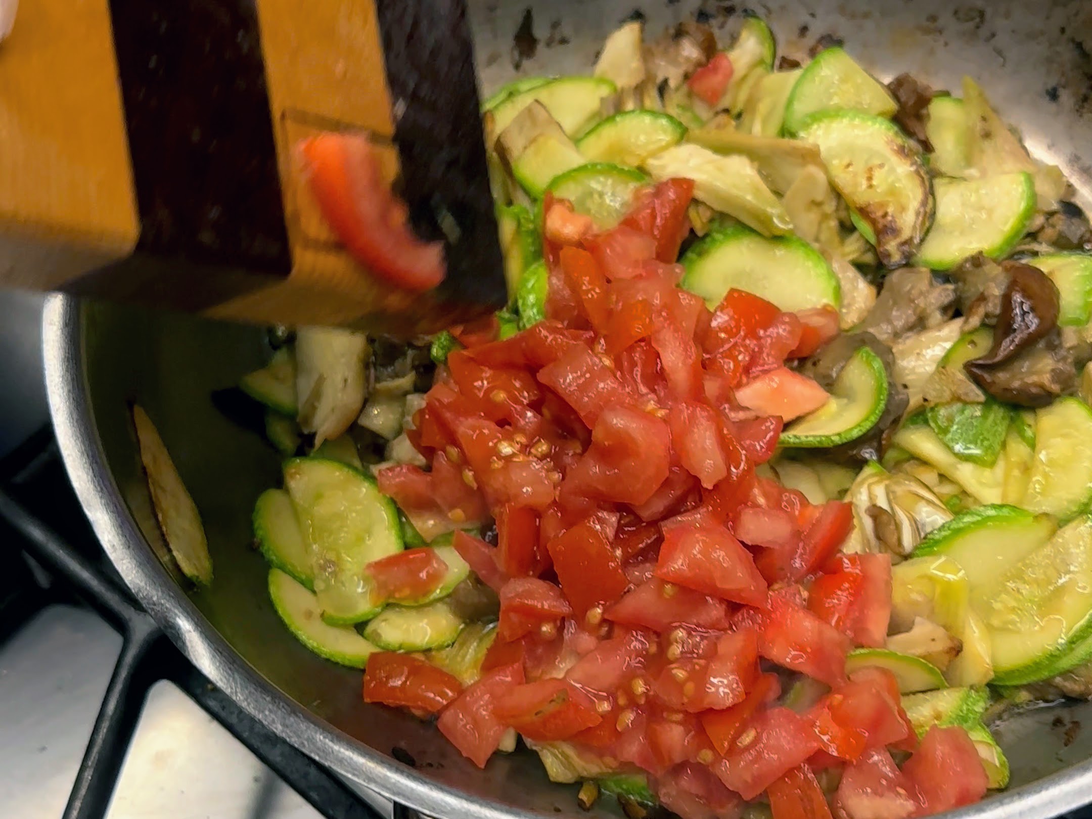 Schritt 2: Busiate mit Artischocken und Zucchini servieren