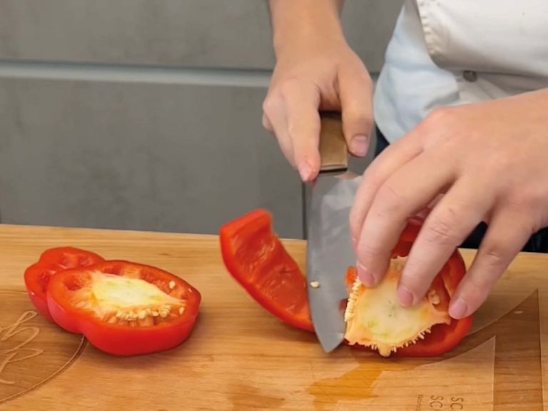 Step 4: Peperoni schneiden Step 4: Peperoni schneiden