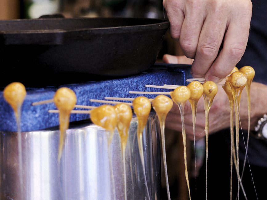 Schritt 7: Zubereitung der karamellisierten Haselnüsse für den glutenfreien Schokoladen-Haselnuss-Kuchen