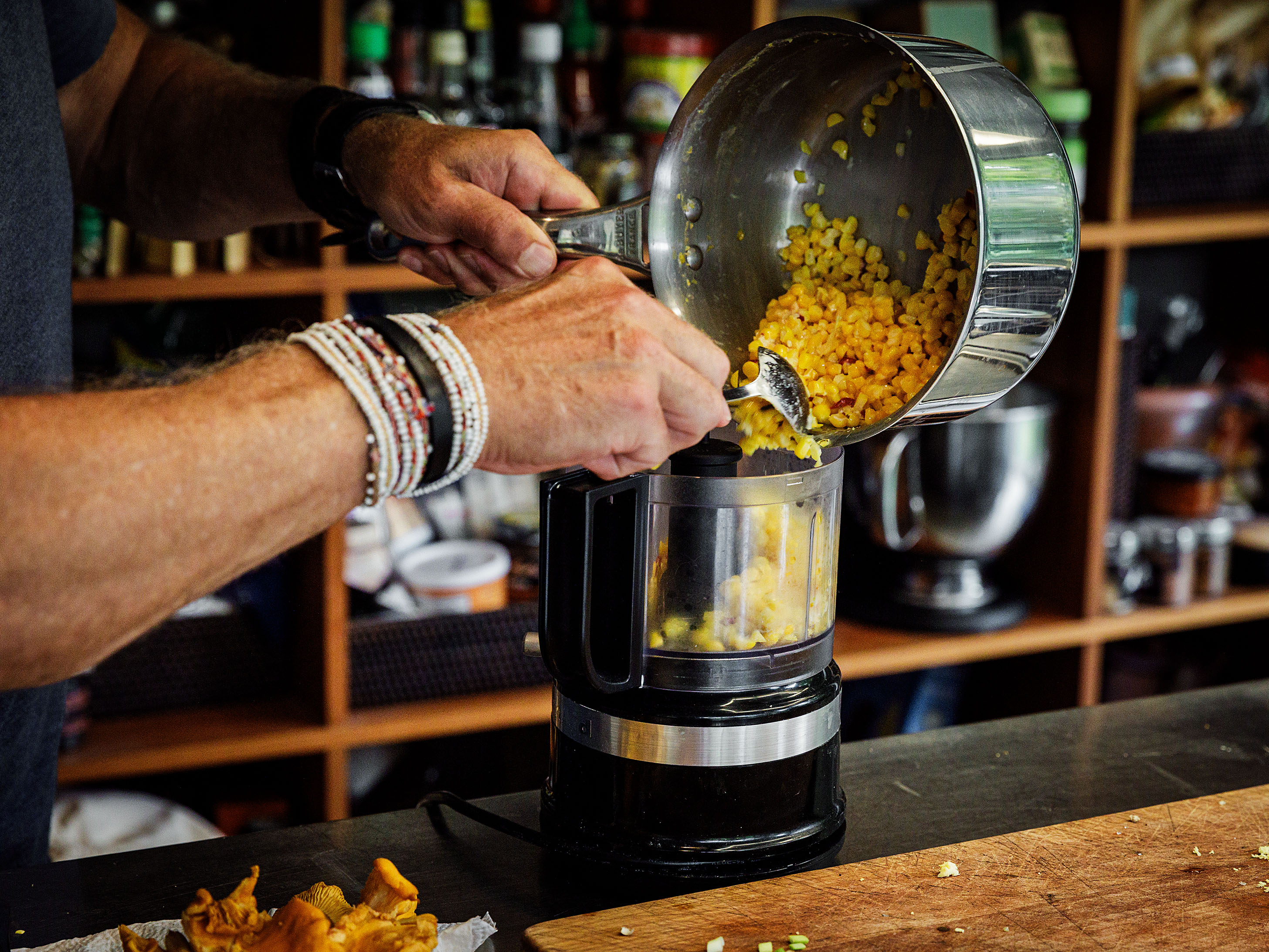 Schritt 2: Maispüree für Goldene Polenta mit Steinpilzen und Trüffeln kochen 