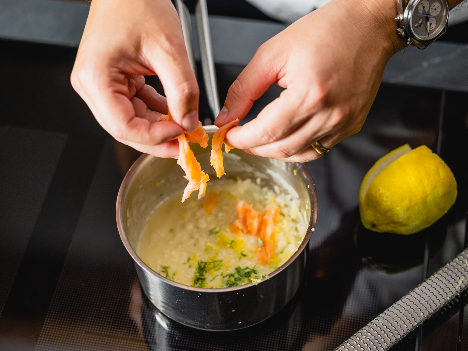 Schritt 2: Risotto mit Rauchlachs, Dill und Zitrone kochen & servieren