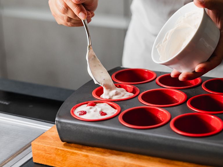 Schritt 4: In die Backform füllen Schritt 4: In die Backform füllen