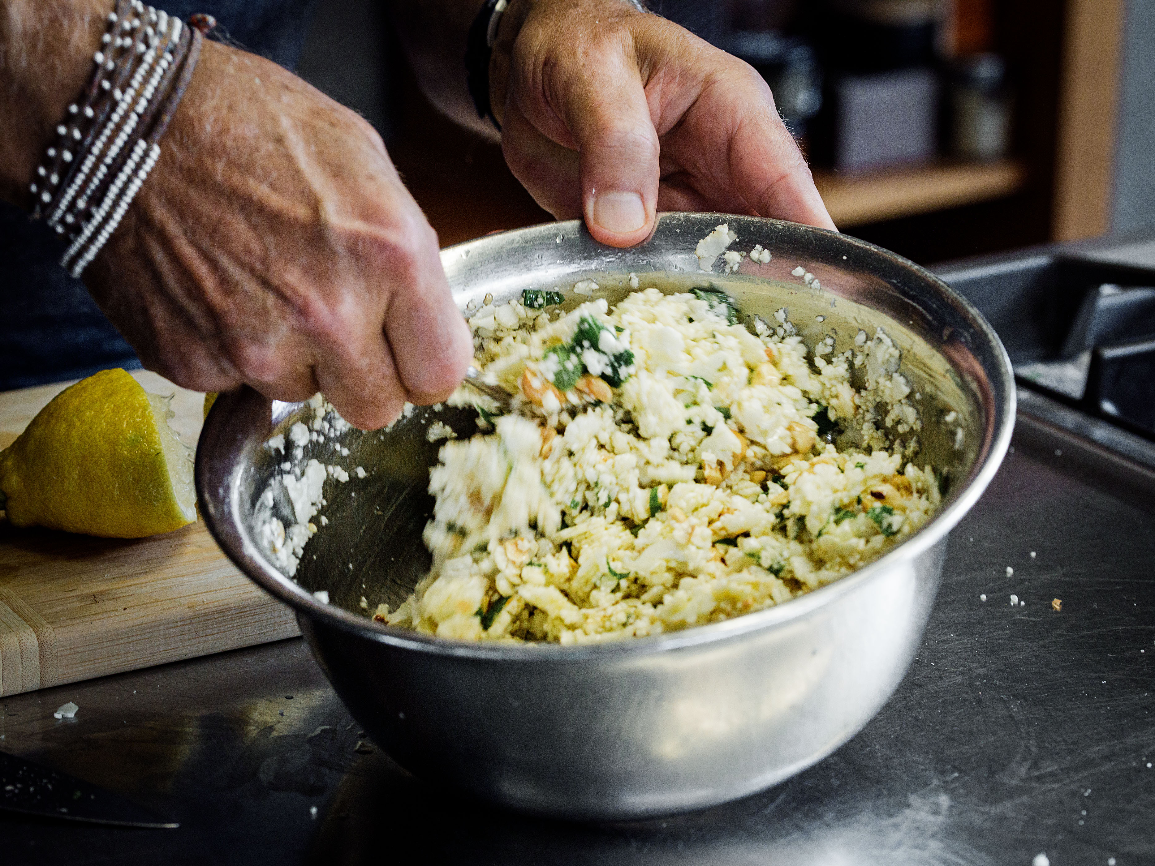 2. Schritt: Blumenkohl-Couscous unterrühren.