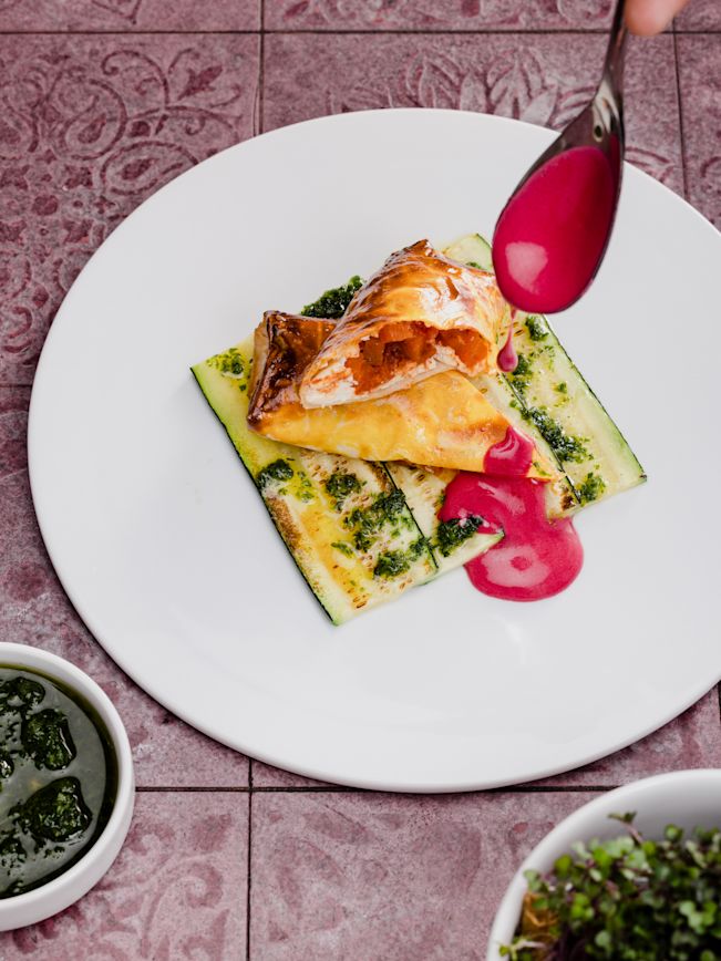 Gemüsestrudel mit Zucchetti-Carpaccio Rezept Gemüsestrudel mit Zucchetti-Carpaccio Rezept