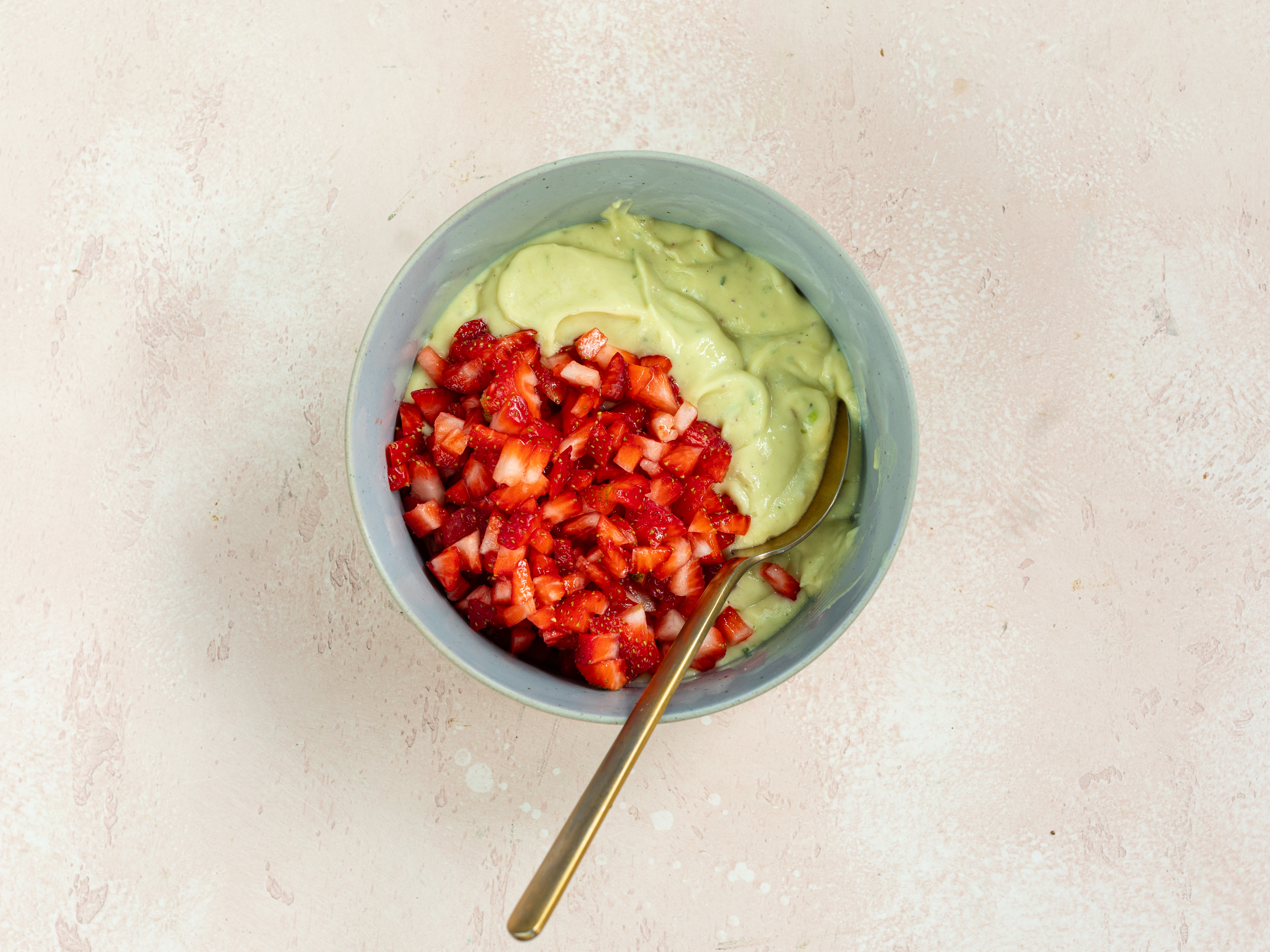 Schritt 2: Erdbeeren beigeben und abschmecken