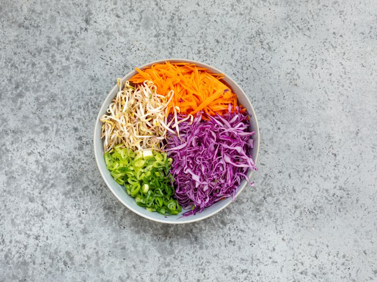 Schritt 5: Toppings  für Vegane Bao Buns mit "Pulled Mushrooms" zubereiten  Schritt 5: Toppings  für Vegane Bao Buns mit "Pulled Mushrooms" zubereiten