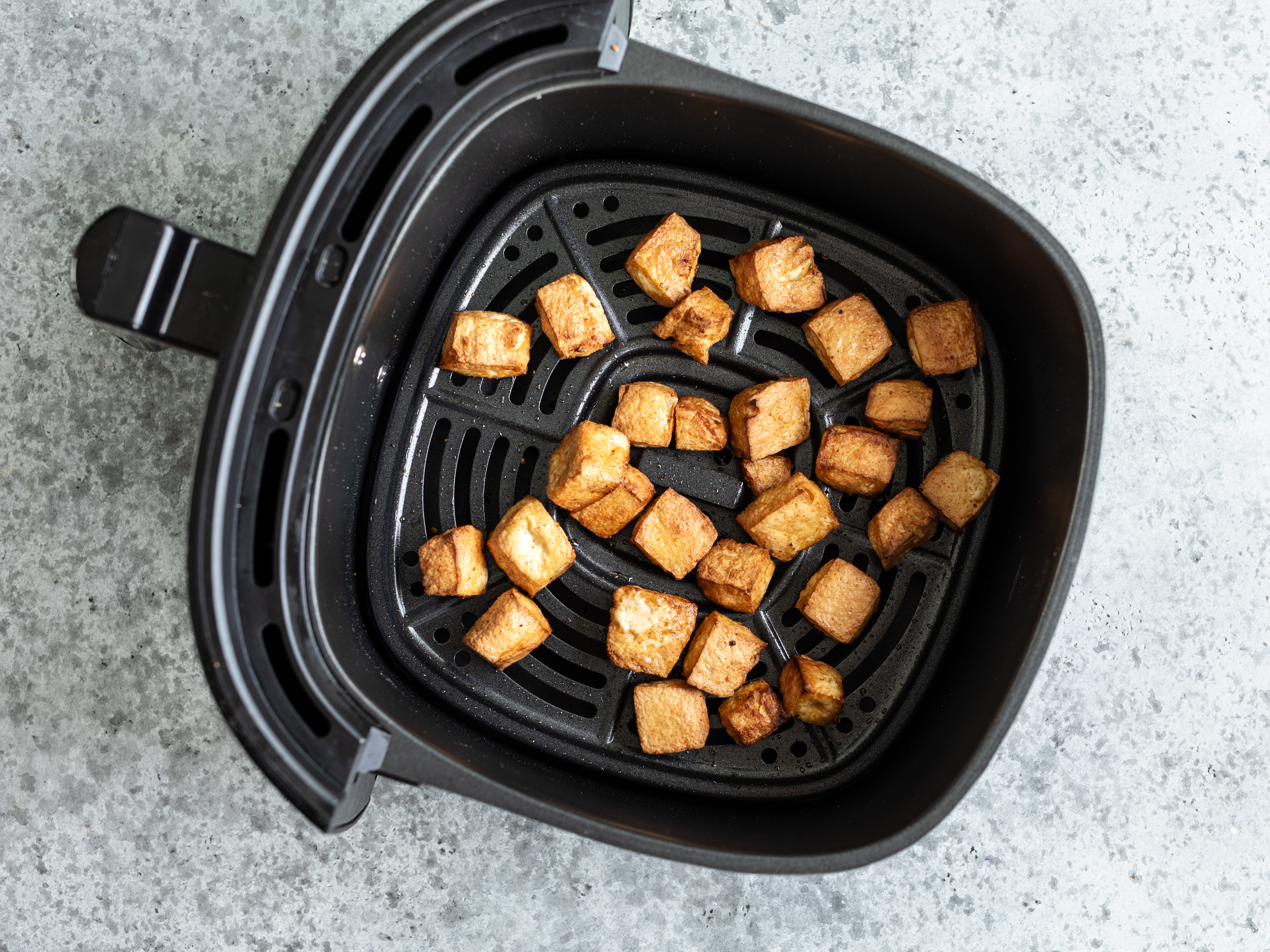 Schritt 1:  Tofu für Matcha-Sesam-Salat mit Zuckerschoten und Tofu vorbereiten 