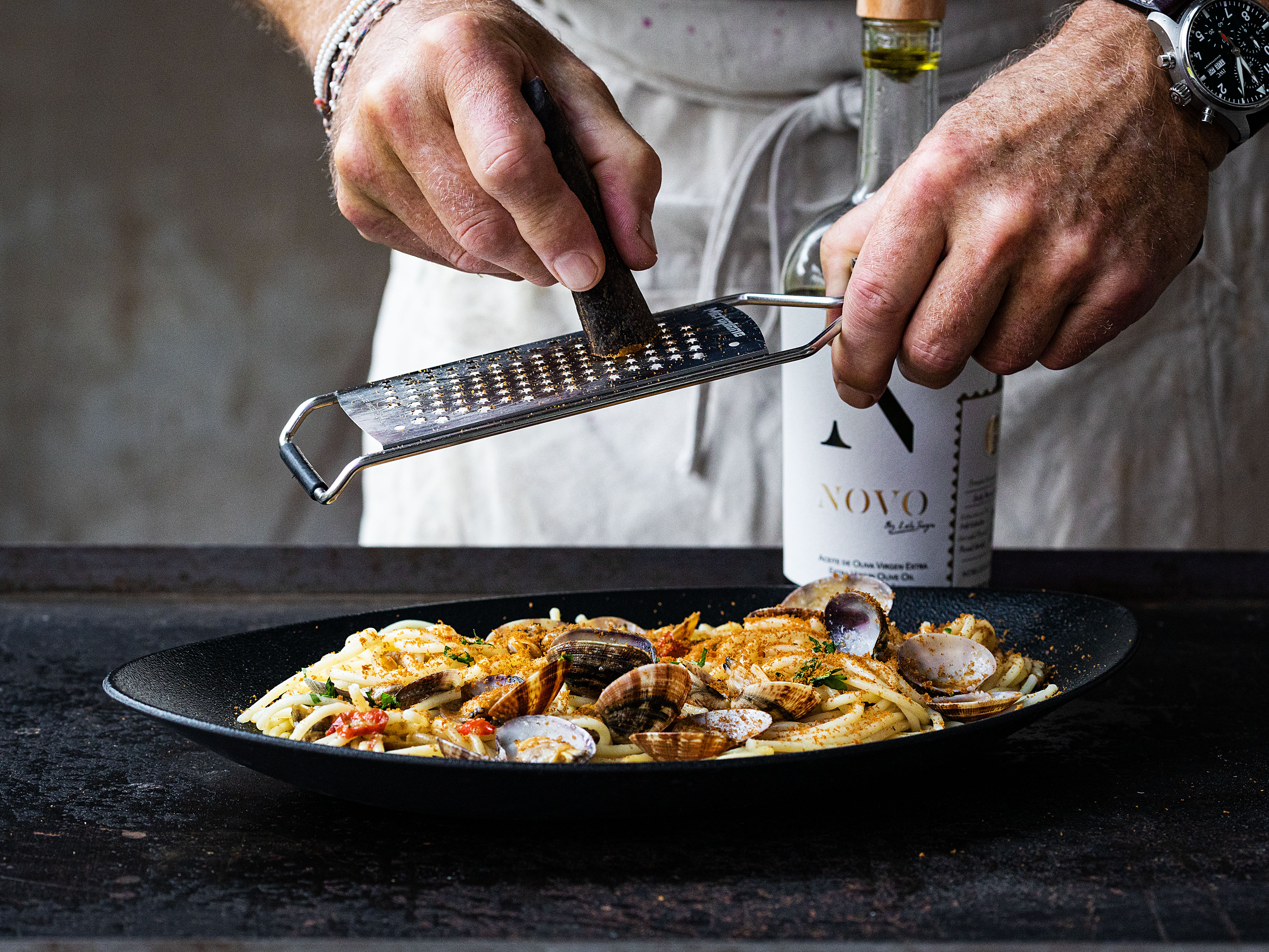 Schritt 3: Spaghetti con le vongole e bottarga fertigstellen