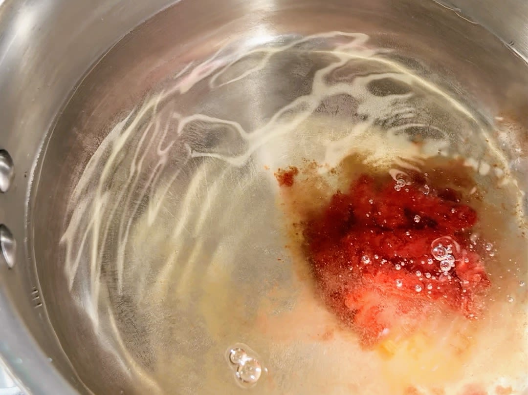 Schritt 1: Tomatenbrühe für Spaghetti all’ Assassina vorbereiten  