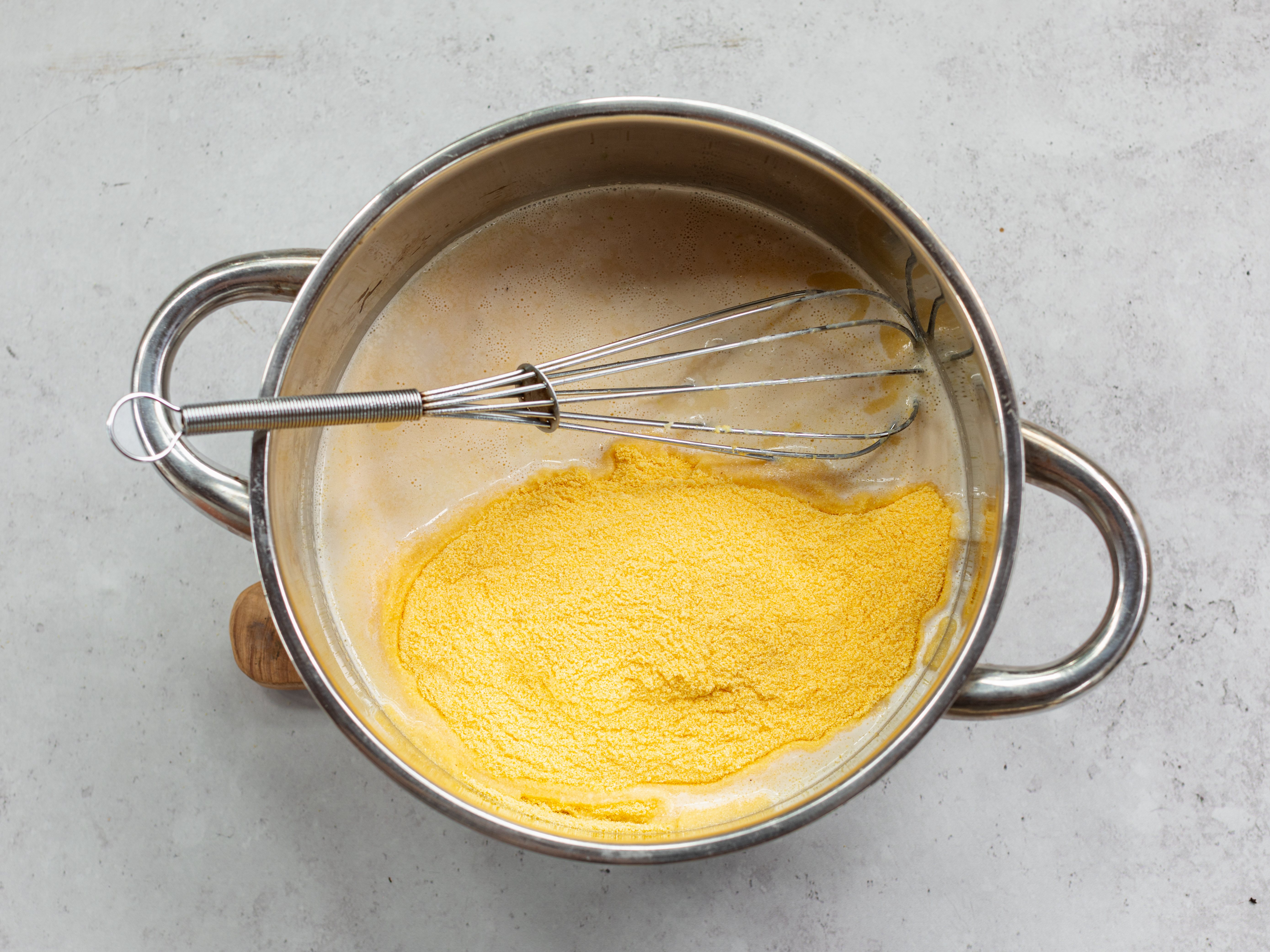 Schritt 1: Polenta für Knusprige Polenta-Taler zubereiten 
