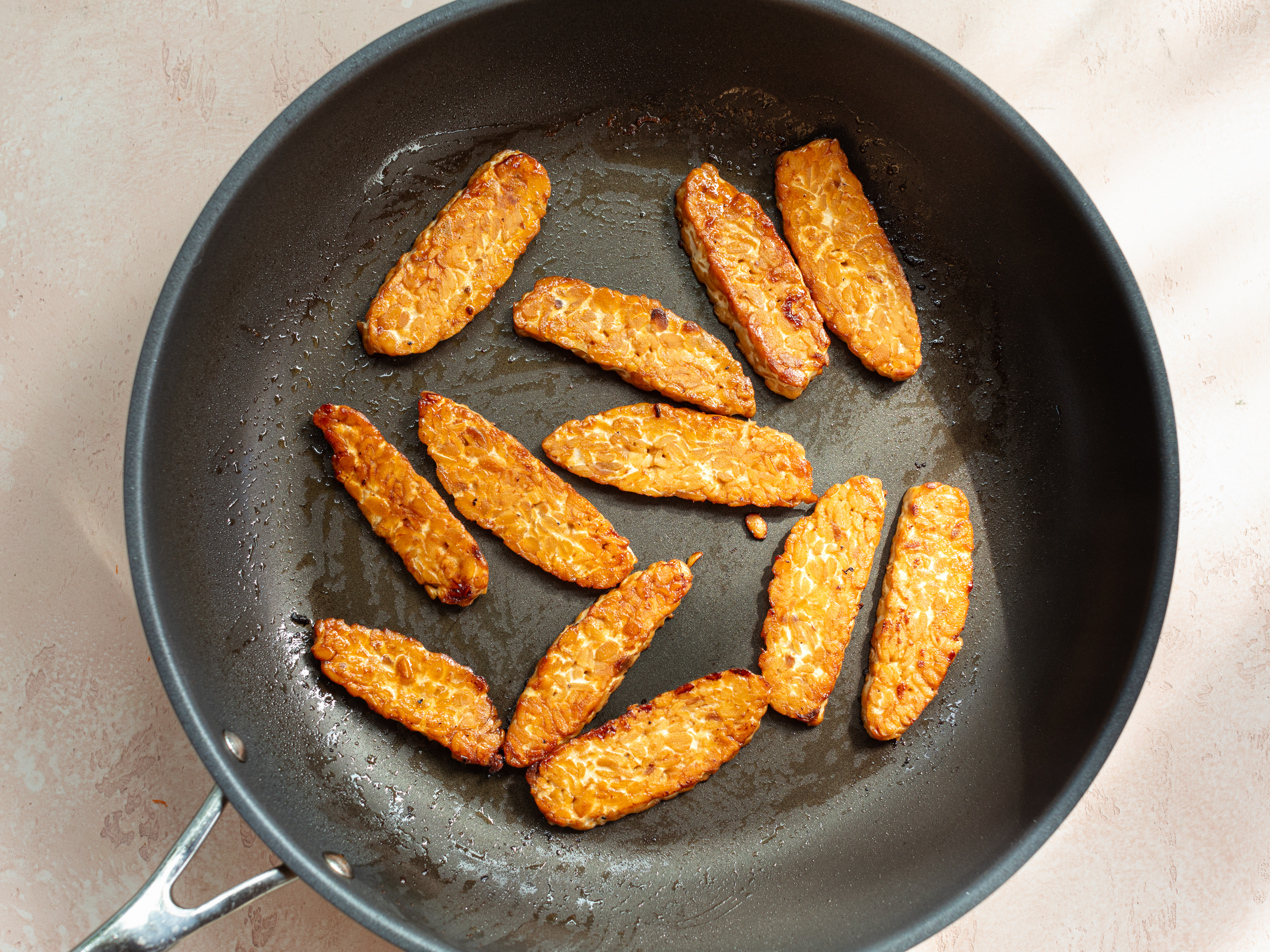 Schritt 4: Tempeh für Veganes Banh Mi Sandwich anbraten