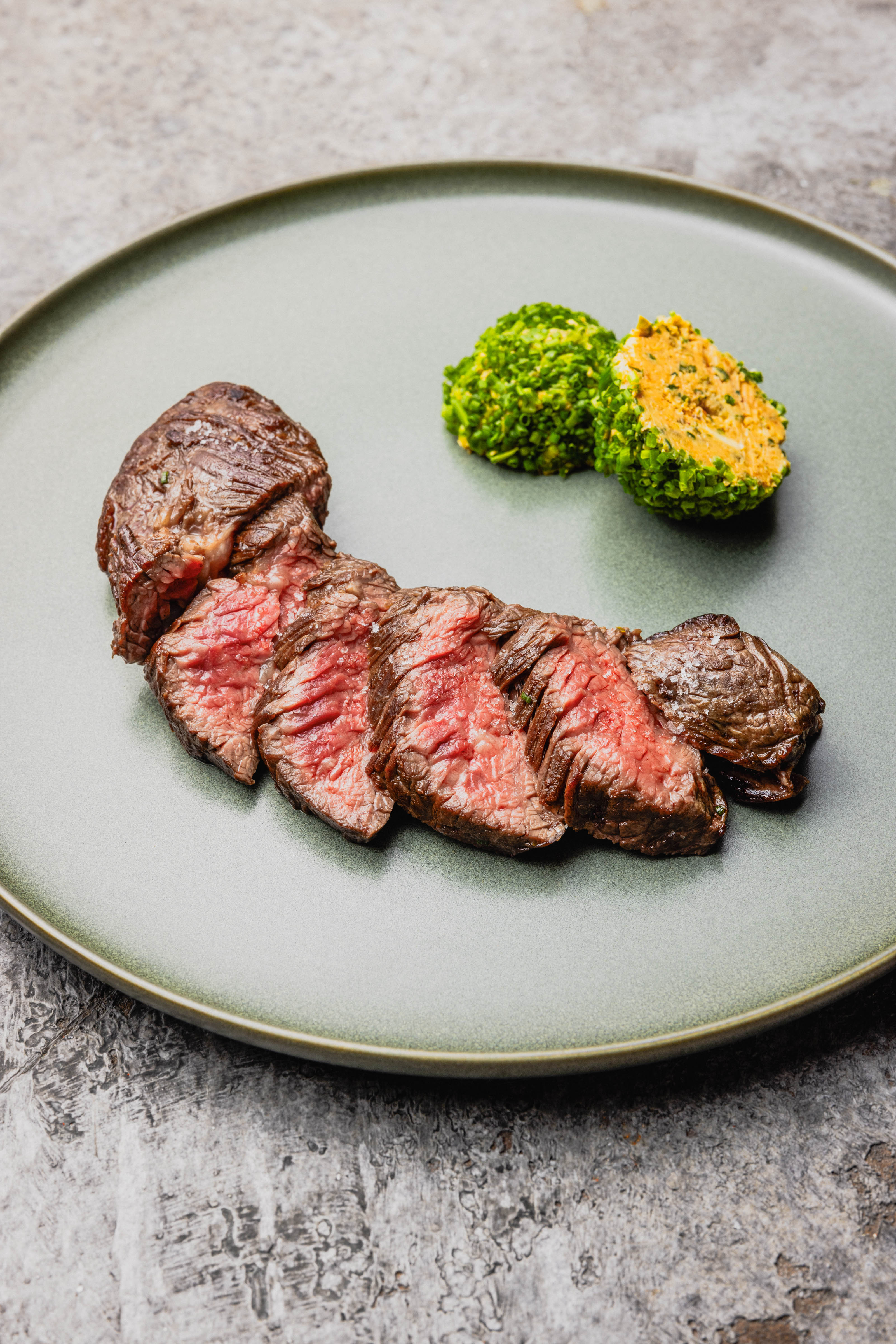 Onglet mit Café de Paris im Schnittlauch-Mantel Rezept