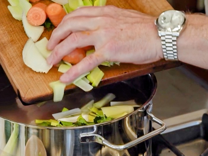 Schritt 1: Fischbrühe für Bouillabaisse vorbereiten 