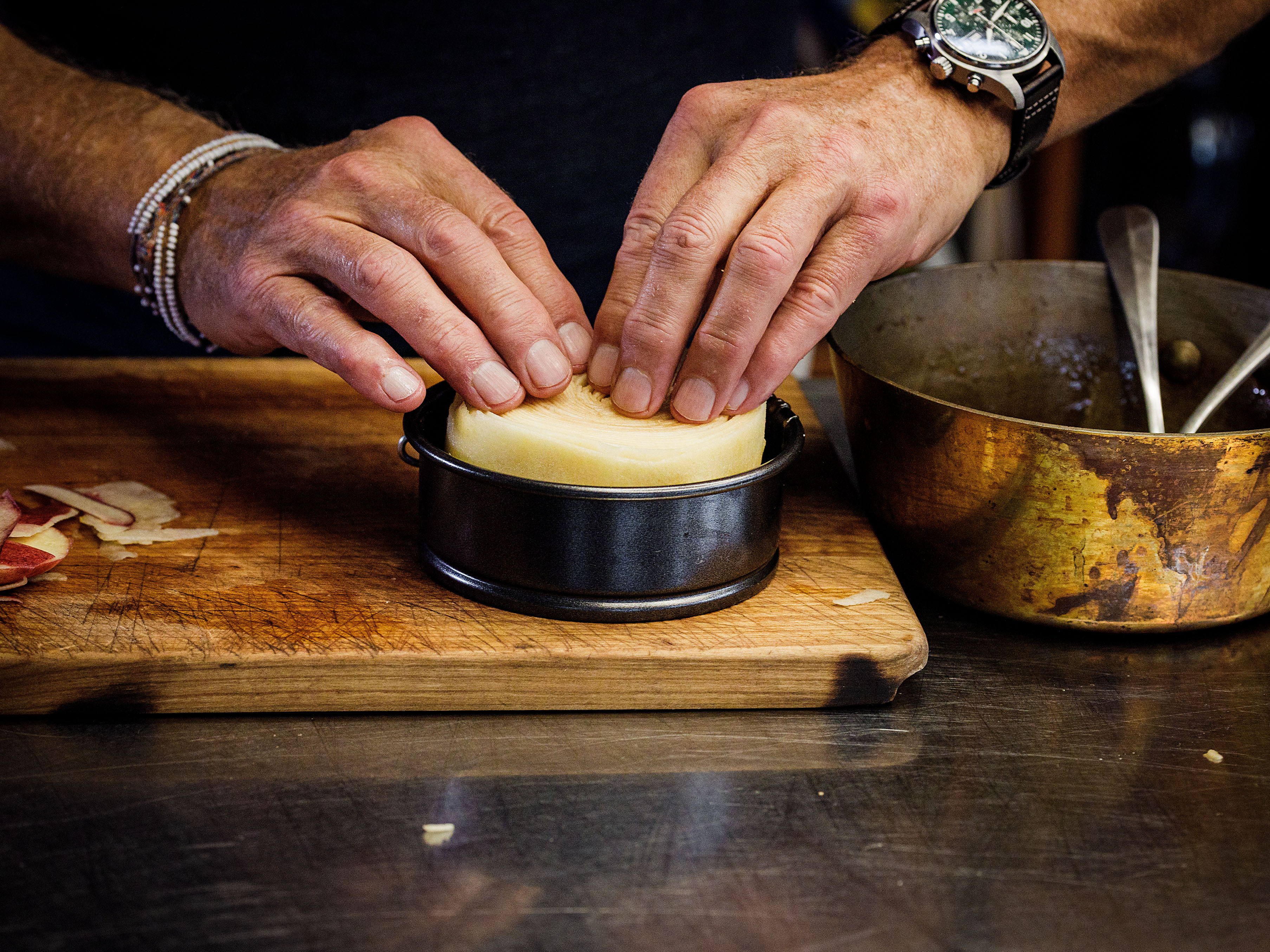 Schritt 3: Die Rosette in die Form legen