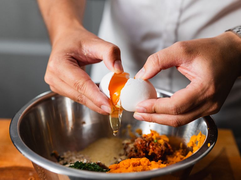 Schritt 3: Burgermasse fertig stellen Schritt 3: Burgermasse fertig stellen