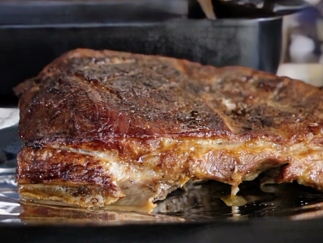 Schritt 2:  Schmoren der Kalbsbrust mit Lavendel und tasmanischem Pfeffer und Sauce Verfeinern