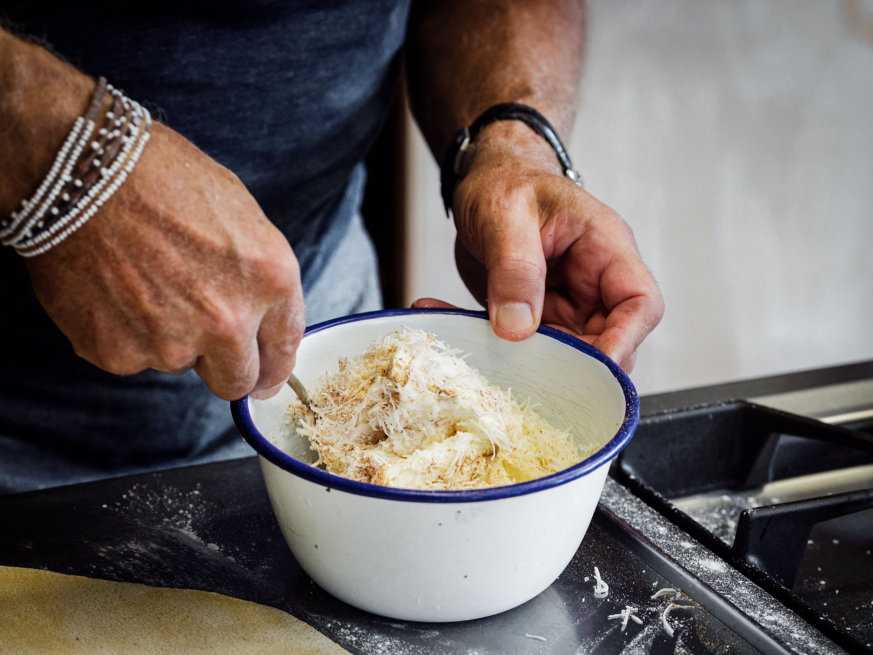 Schritt 3: Füllung zubereiten und Pastateig schneiden
